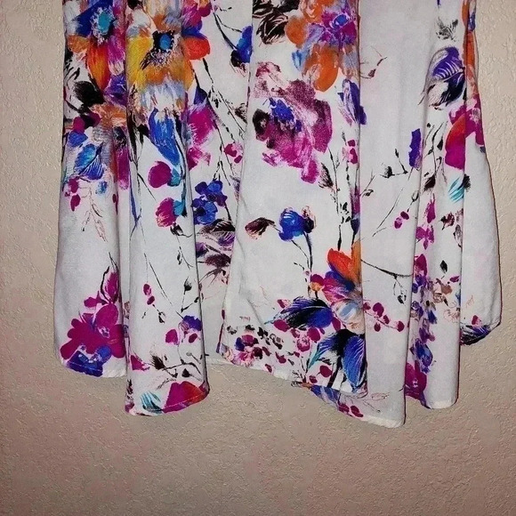 UMGEE IVORY FLORAL SLEEVELESS SHORT DRESS WITH CRISS CROSS DETAIL SIZE LARGE - Picture 7 of 8